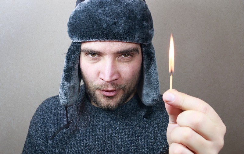 Un bărbat din Suceava a luat foc, după ce și-a aprins o țigară. Cum s-a întâmplat totul