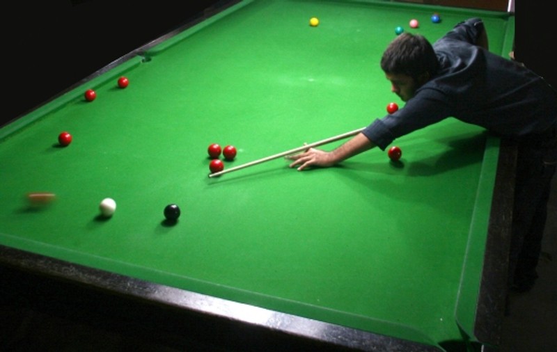 Legenda snookerului, Alex 'Hurricane' Higgins, a încetat din viaţă