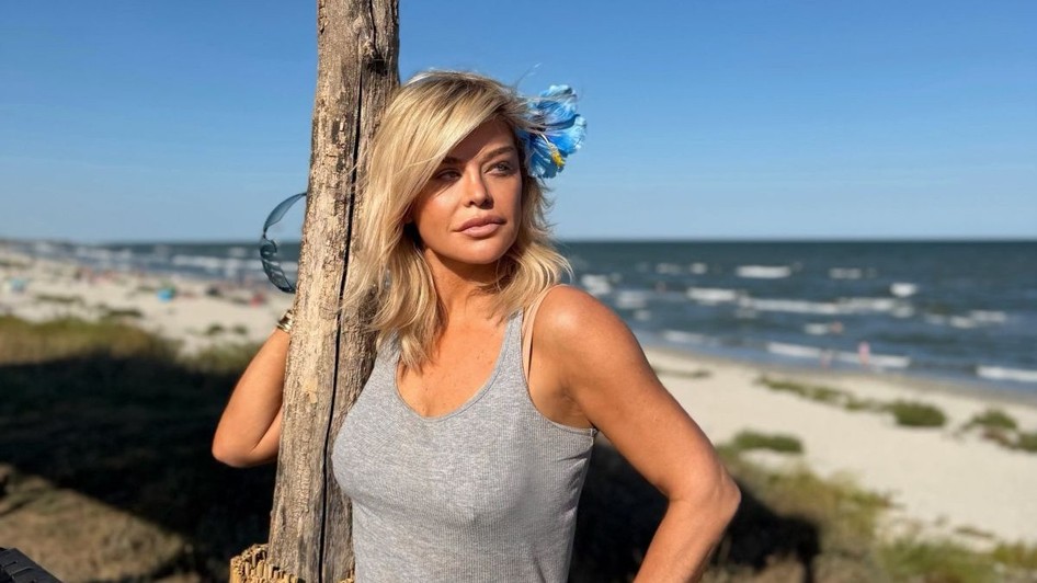 Loredana Groza pe plajă la mare | sursa foto: Facebook
