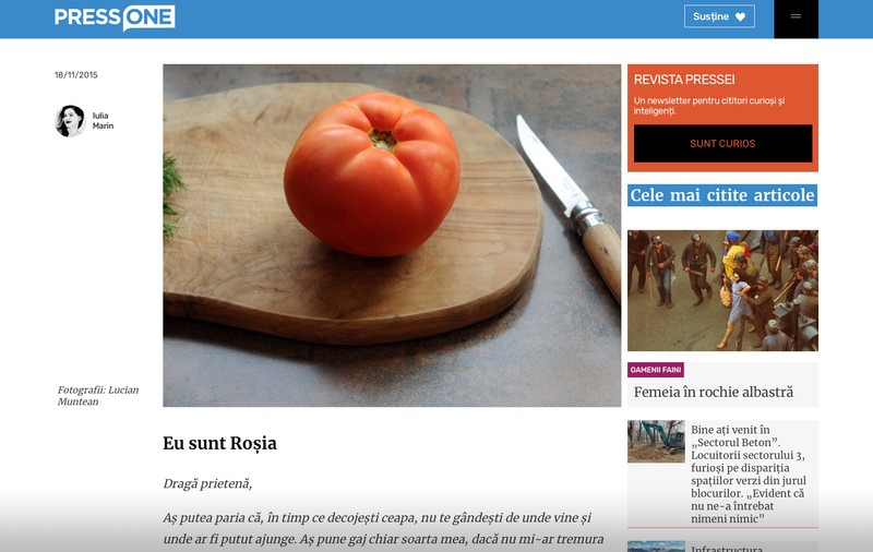 Fata în rochie roșie