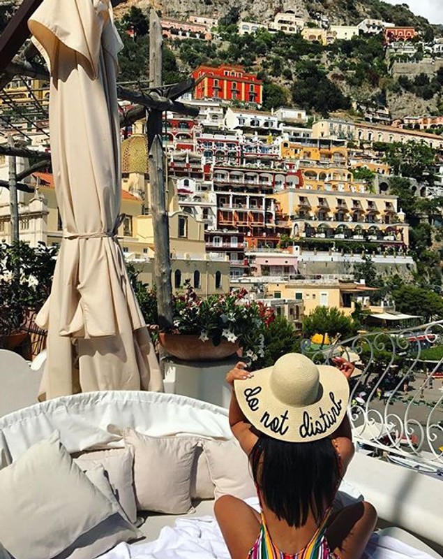 Fotbalistul Alexandru Maxim se relaxează cu logodnica pe Coasta Amafli din Italia / GALERIE FOTO