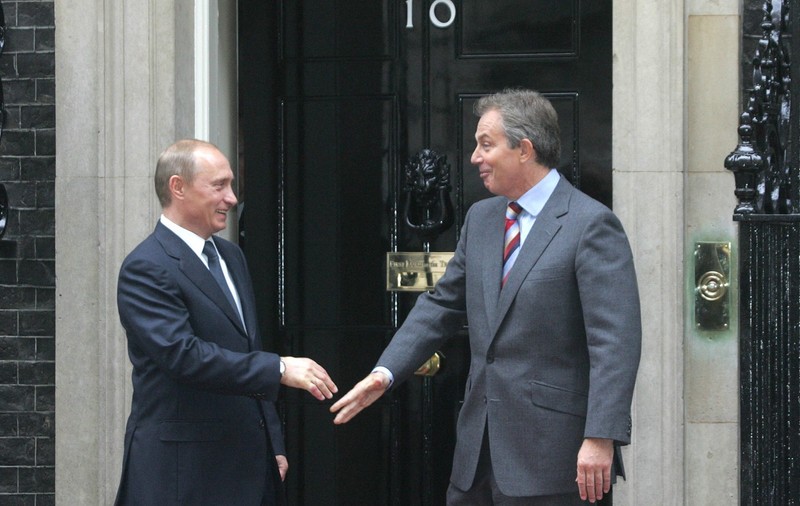 Tony Blair voia să-l aducă pe Putin la „masa principală” internațională, arată documente oficiale