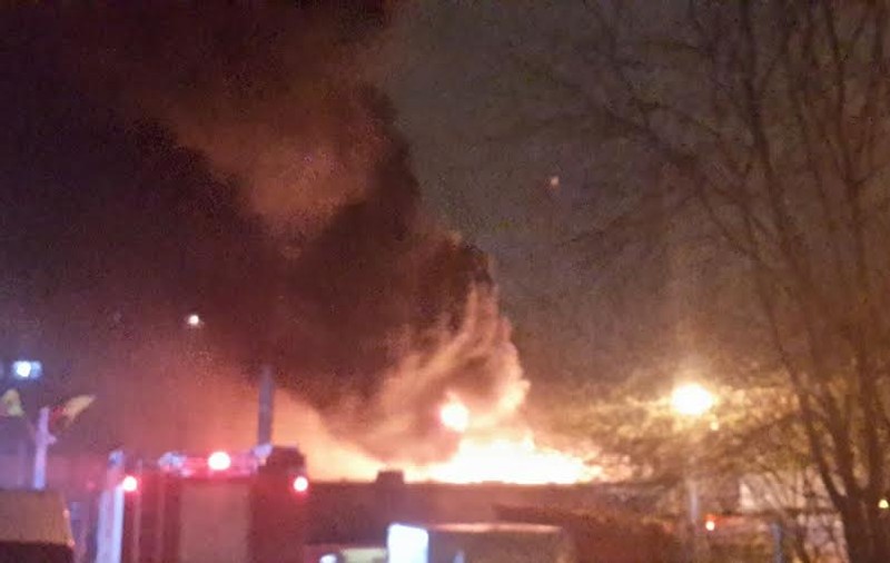 Panică într-un cartier din Ploieşti! Un bloc de zece etaje a luat foc!