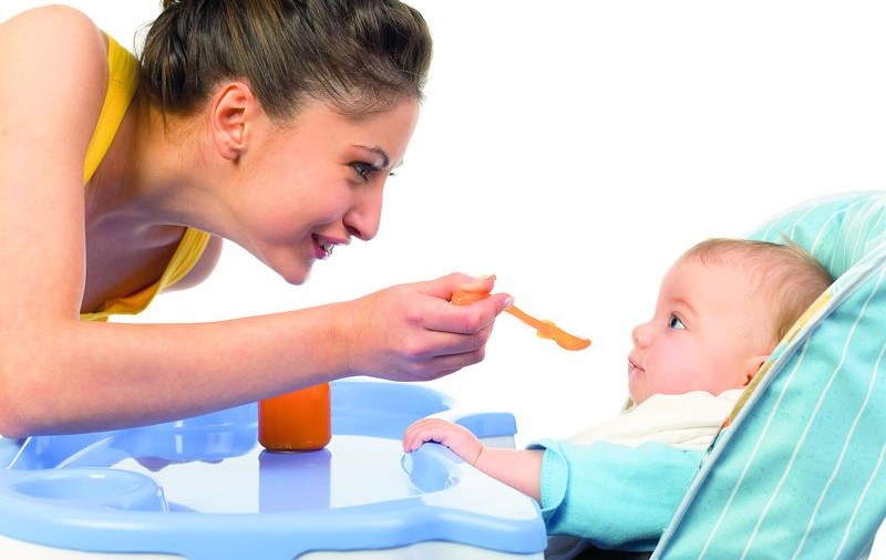 Cum diversificaţi alimentaţia copilului
