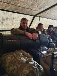 Irakliy Okruashvili, fostul ministru al apărării din Georgia, într-o fotografie pe Facebook în care ar fi venit împreună cu o trupă de voluntari să se alăture legiunii.