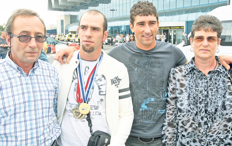 Mama lui Alex Dumitrescu, multiplu campion mondial la canoe: «Îl aştept la cules de prune»