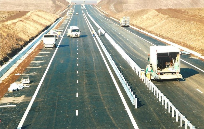 Din ciclul Meşterul Manole: Autostrada Orăştie-Sibiu s-ar putea fisura din nou!