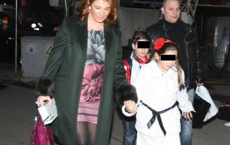 VIDEO EXCLUSIV/ Mihaela Borcea își lasă copiii cu Valentina Pelinel de dragul lui Borcea. I-a rămas fidelă fostului soț!