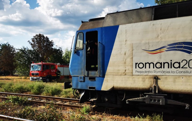 Locomotiva unui tren cu 80 de călători a luat foc în Dâmbovița. Nu sunt victime