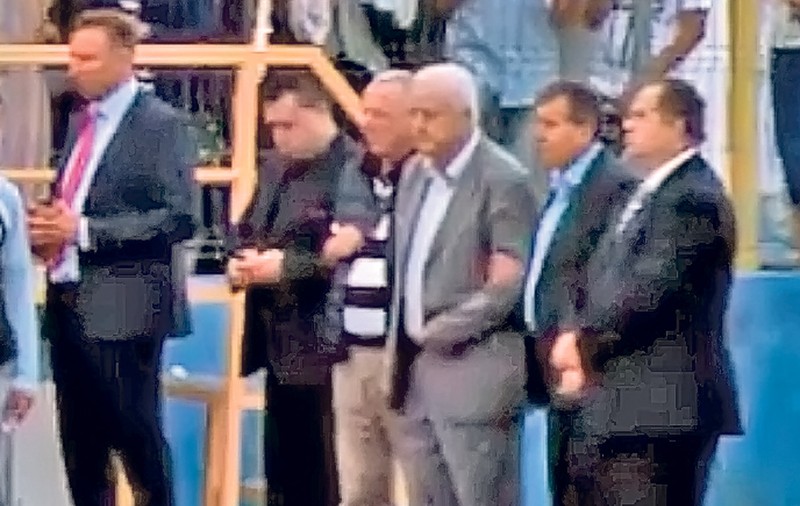 EXCLUSIV | Lordul pocăit. Jean Pădureanu a participat la o slujbă pe stadionul care-i poartă numele