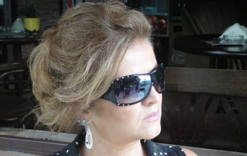 CARMEN RĂDULESCU se ţine BINE! Ce DECOLTEU AFIŞEAZĂ cântăreaţa! | FOTO