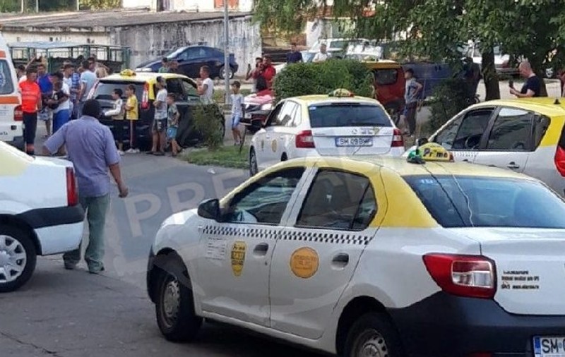 O taximetristă din Satu Mare a lovit un copil! Scandalul dintre rudele minorului și alți taximetriști a escaladat imediat