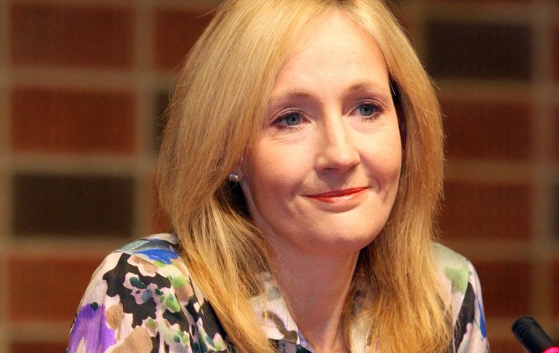 J.K. ROWLING face dezvăluiri! "Harry Potter şi Hermione ar fi trebuit să se căsătorească!"