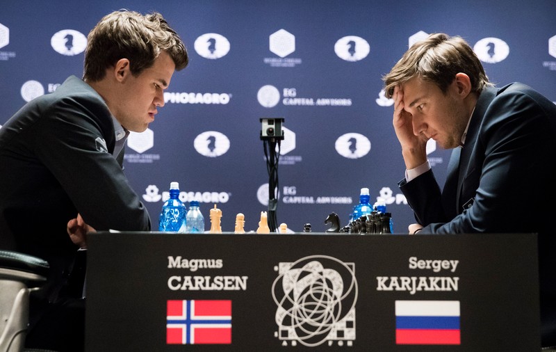 Remiză în partida a 11-a a meciului pentru titlul mondial dintre Magnus Carlsen și Serghei Karjakin. Luni se decide învingătorul