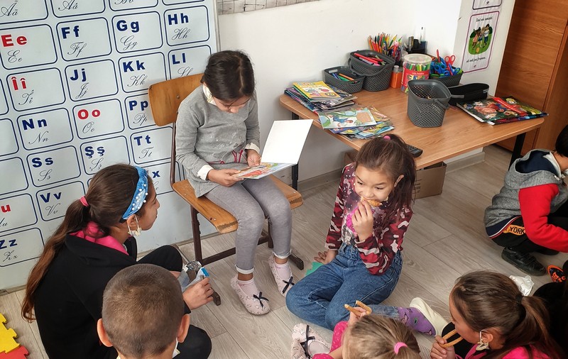 O învățătoare dintr-un sat din Iași i-a făcut pe elevii care lipseau cel mai mult să fie printre cei mai silitori. Ce metode a folosit