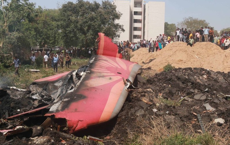 Pilotul TAROM care a evitat un dezastru în 1980 explică accidentul India Air: „O cedare de material, dar în mod cert sunt și supraviețuitori”