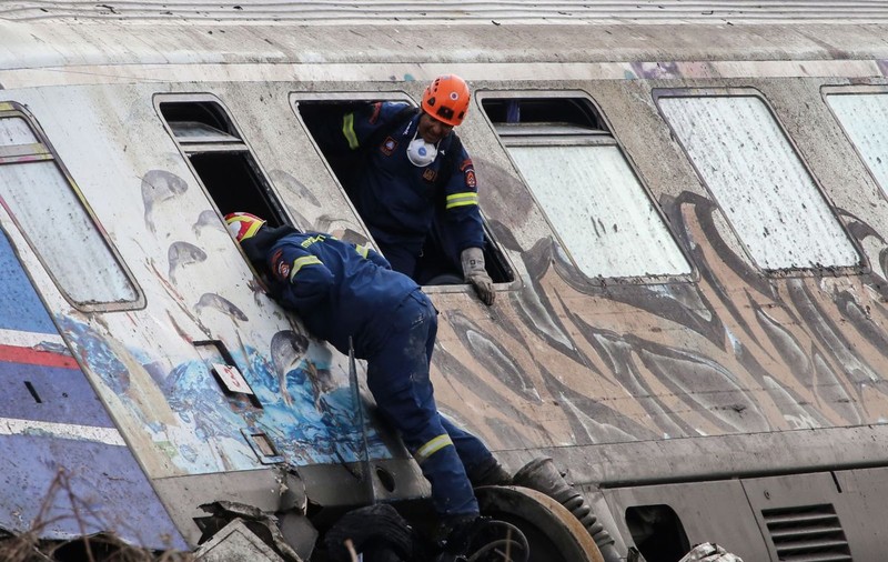 „Atât valorează pentru voi viața unui om?!”. Revoltă în Grecia, după ce au fost anunțate despăgubirile după tragedia feroviară