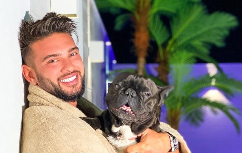 Dorian Popa a dezvăluit cât câștigă pe lună din YouTube și Instagram. Artistul a făcut o avere cu patrupedul său, Chelutzu. „E prinţul casei, are halat Versace”