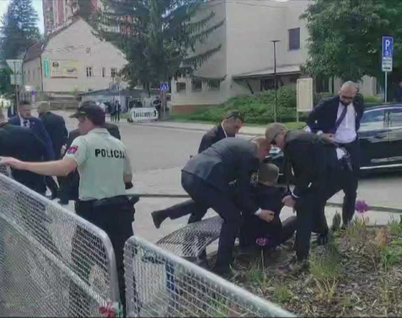 Premierul slovac Robert Fico a fost împușcat. Liderul de la Bratislava, operat de urgență. Vicepremierul slovac: „Va supraviețui”. VIDEO