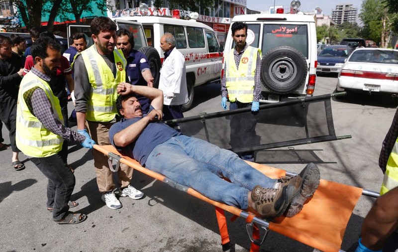 UPDATE | Dublu atentat sinucigaș la Kabul. Cel puțin 25 de morți, din care 9 jurnaliști