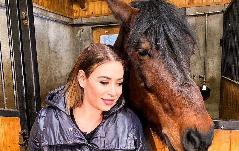 Fiica Oanei Roman face față cu greu școlii online. Vedeta își dedică majoritatea timpului Isabelei. „E foarte greu la clasa 0 sau clasa pregătitoare”