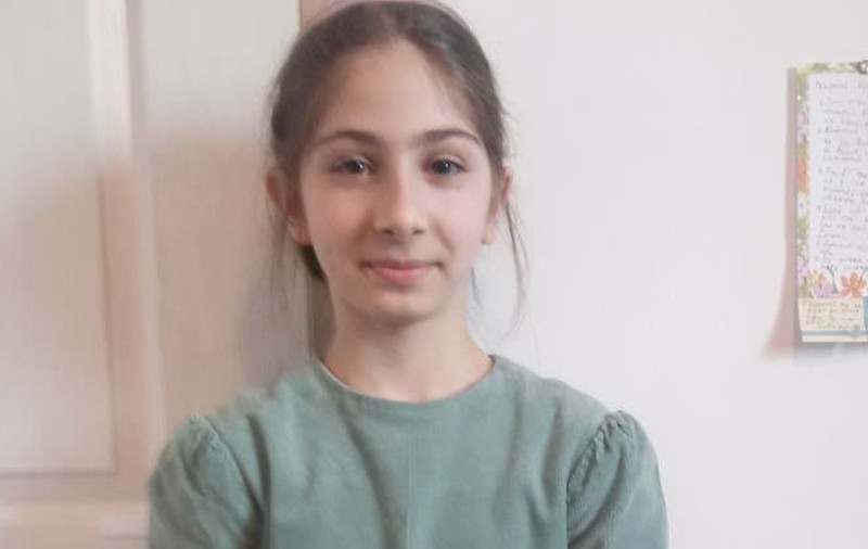 Fată de 15 ani, dispărută de acasă de două zile. Părinţii o caută disperaţi