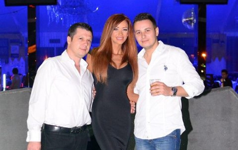 Cristea, ai văzut? Bianca Drăguşanu, ASALTATĂ DE BĂRABŢI! | FOTO 