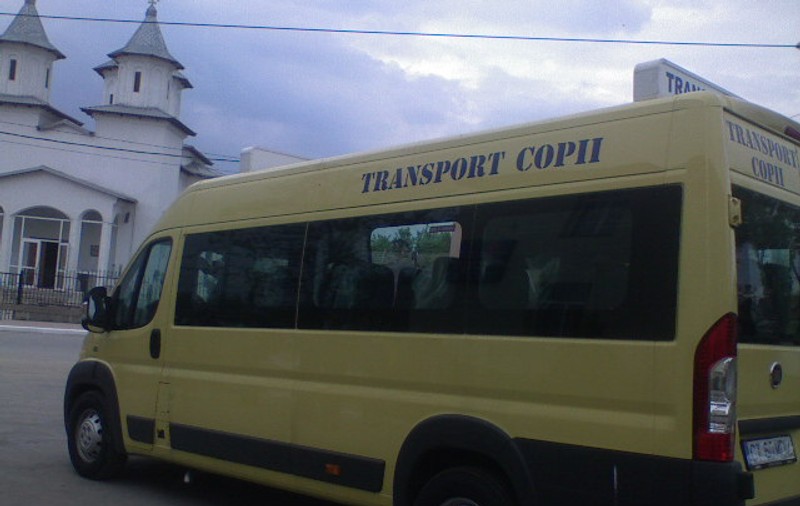 Transportul școlar, numai cu microbuze dotate cu centuri de siguranță - propunere de proiect de lege