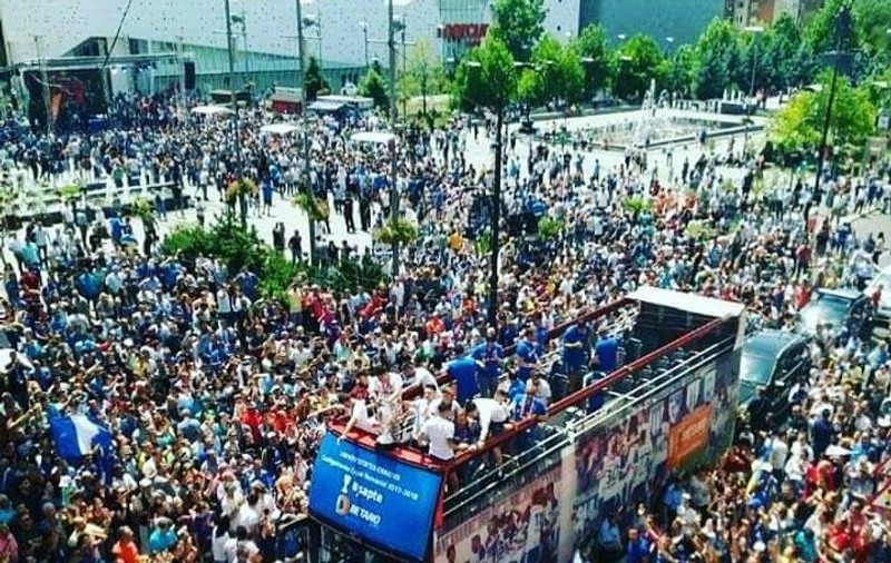 Cupa României a ajuns la Craiova. Circa 7.000 de fani au sărbătorit cu fotbaliștii Universității / GALERIE FOTO&VIDEO