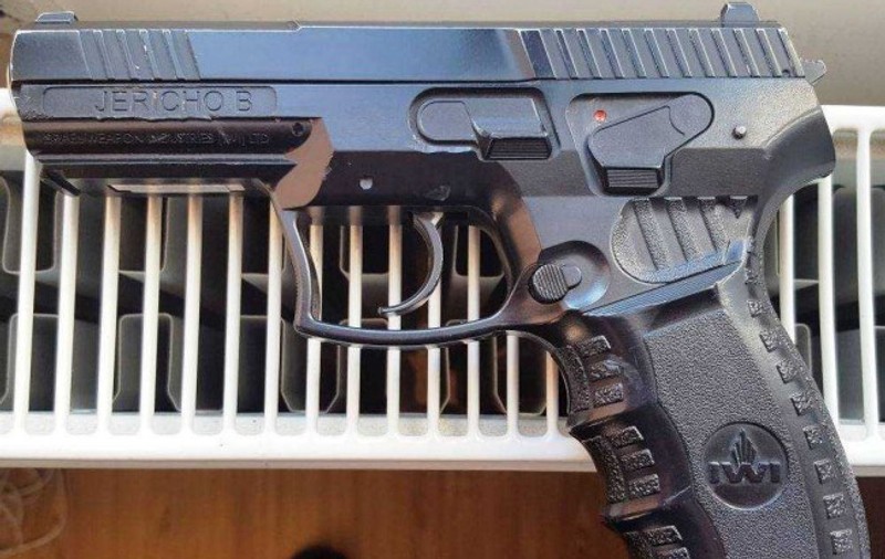 Elevul care a intrat cu pistolul într-un liceu din Arad a fost amendat. Arma nu a fost confiscată
