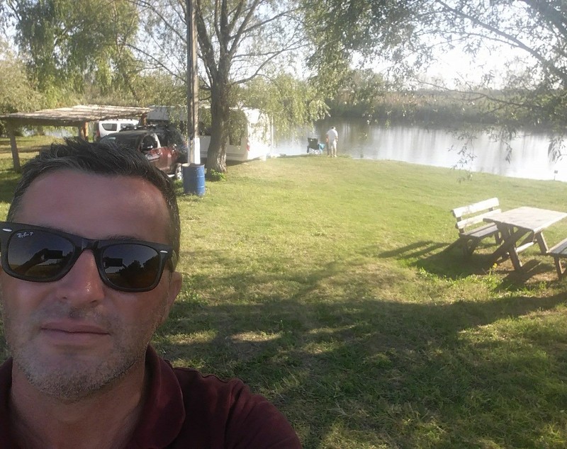 Vacanța cu rulota, “aroganța” hippy a vedetelor. Tot mai multe celebrități își fac concediul în “casa pe roți”