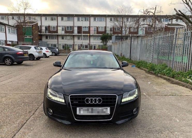 Audi A5, de culoare neagră, mașina pe care Vlad Tudorică a încercat să o vândă