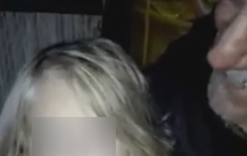 Doi frați dorm într-o colibă lângă Primăria din Lupeni. Micuții, salvați de Protecția Copilului