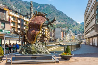 Noii veniți sunt atrași de impozitele scăzute, dar și de atmosfera calmă care domnește în principat | Foto Shutterstock