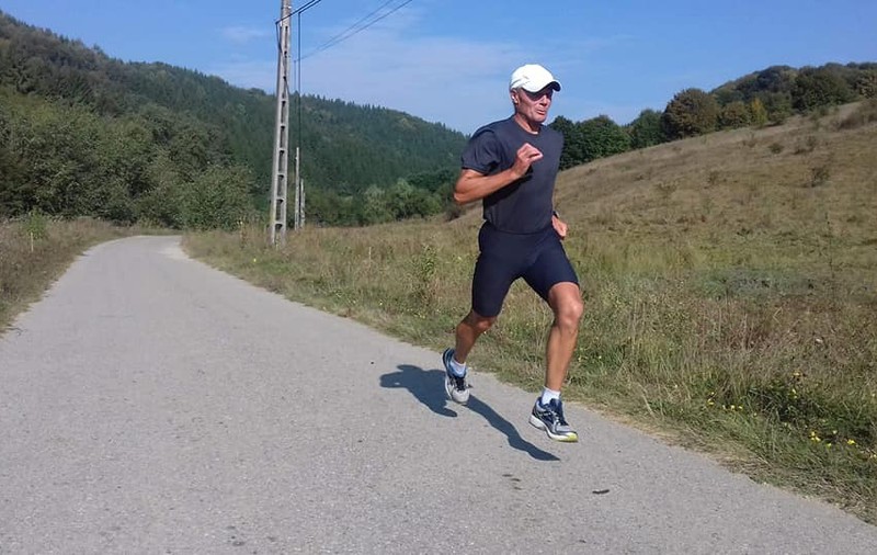 Maratonistul Artur Miklos, dependent de alergare, dependent de competiții