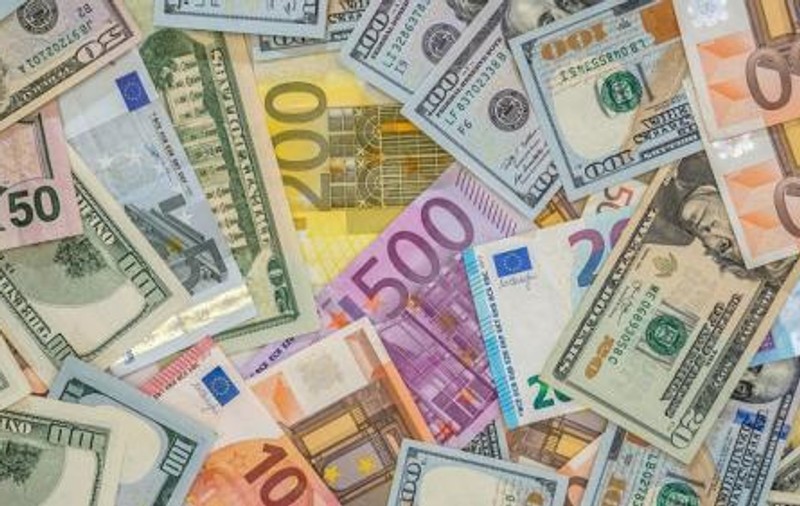 Curs valutar 15 noiembrie 2019 | Leul s-a apreciat față de euro și dolar