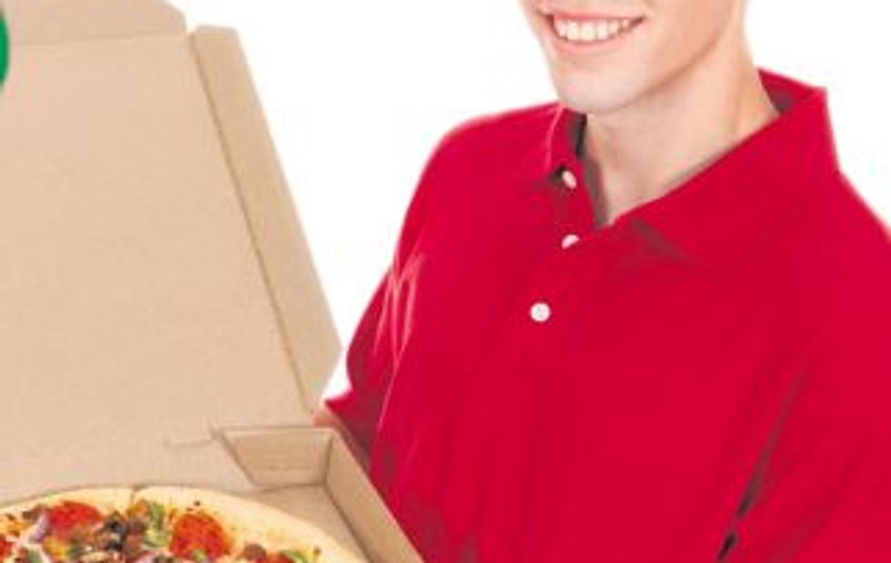 Ce a văzut un tânăr care a livrat pizza într-o cameră de hotel. A anunțat imediat poliția și a salvat două fetițe de un agresor