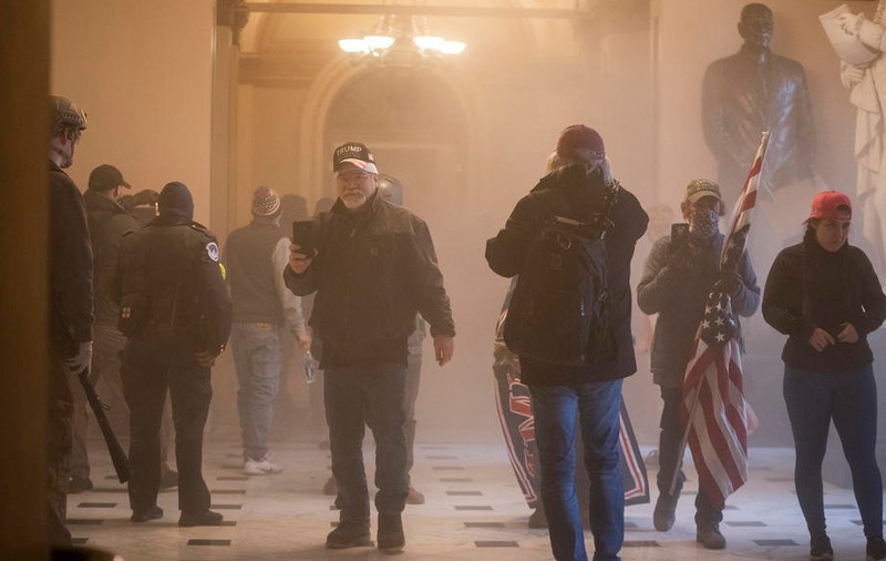 Scenele șocante din SUA, în imagini. Fotografii incredibile din Congresul american