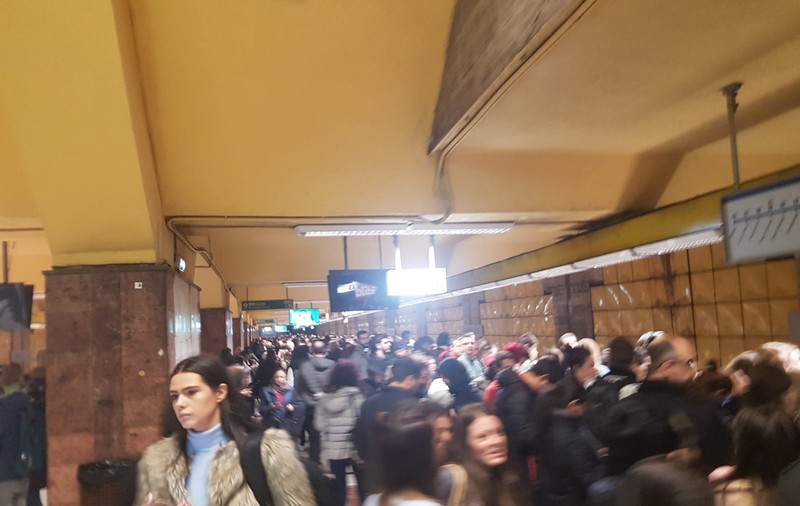 Din nou probleme la metrou! Se circulă cu dificultate din cauza unei defecțiuni pe Magistrala 3