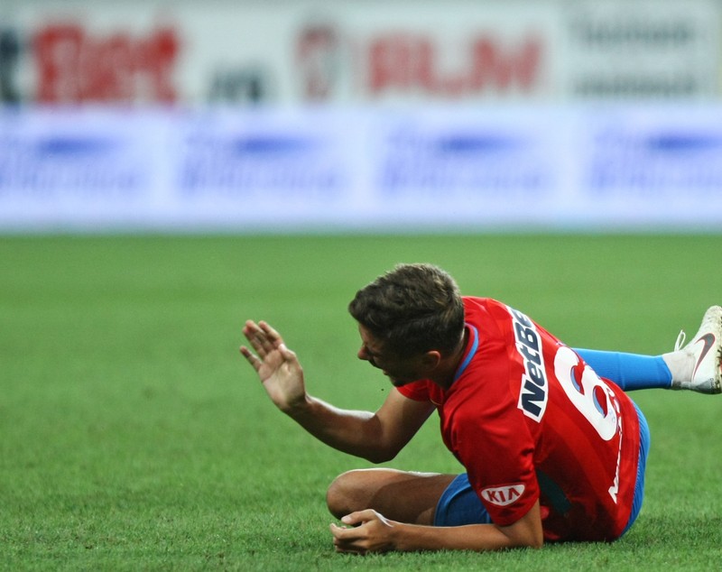 Sacrificiul lui Dragoș Nedelcu, fotbalistul FCSB care a terminat meciul cu Hajduk Split cu nasul spart de un obiect aruncat din tribune. Riscă un meci cu porțile închise! | FOTO
