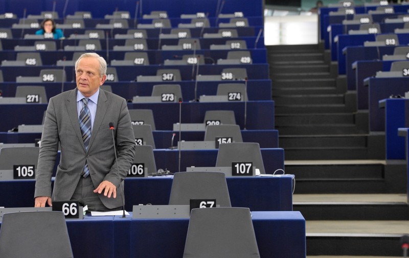 FOTO EXCLUSIV. Stolojan, într-un magazin pentru femei din Bruxelles. Cu ce a plecat acasă