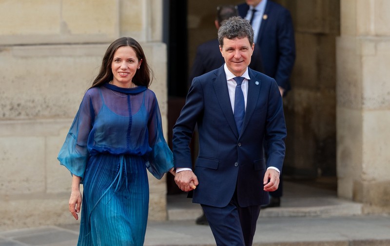Imagini rare cu Mirabela Grădinaru și președintele României, Nicușor Dan, la dineul oferit de Emmanuel Macron. Stil și eleganță la Palatul Élysée