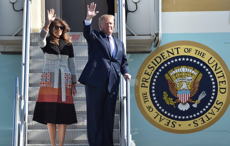 Un mini-tort de la nunta cuplului Donald și Melania Trump, scos la licitație