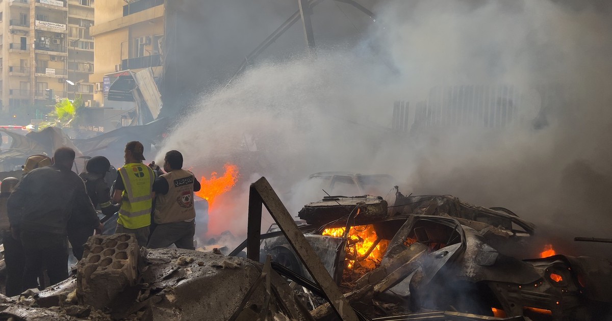 Clădiri din Beirut distruse în urma unor bombardamente violente efectuate de armata israeliană Foto: Profimedia