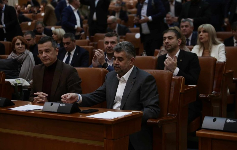 Legea pensiilor a fost adoptată. Opoziția: „E o minciună cap - coadă!” Coaliția: „La muncă egală, venituri egale!”