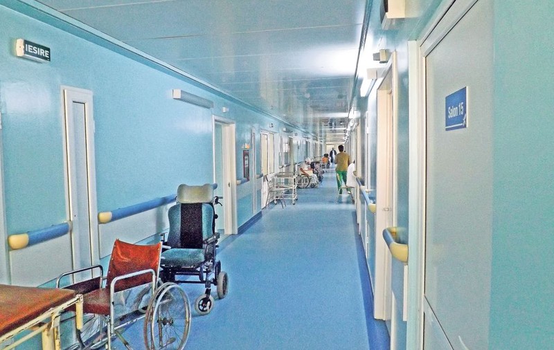 Accident groaznic la Iași! A ajuns la spital cu un par înfipt în fund