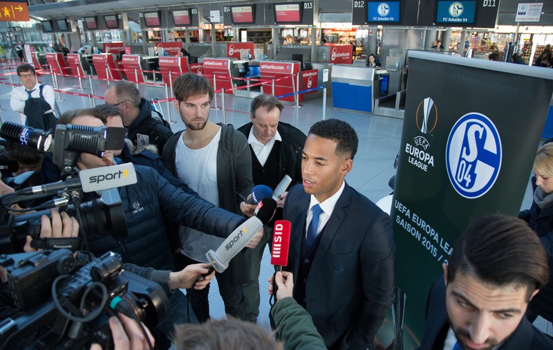 Liga Europa! I-au furat actele, în timp ce dădea interviu pe aeroport!
