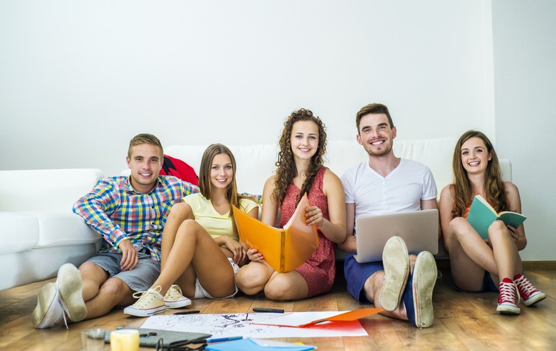 ANALIZĂ / S-a deschis sezonul cazărilor studențești. Iată cât sunt chiriile în marile orașe din România