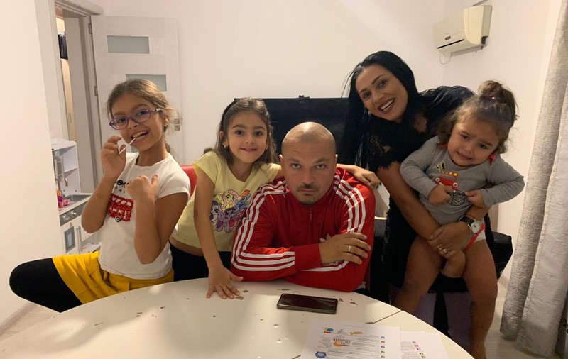 Cu ce se ocupă mama lui Puya. Artistul spune că se descurcă mai bine decât el: „Eu m-am ferit tot timpul de chestia asta”