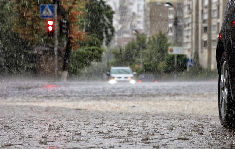 Ploi și temperaturi sub normalul perioadei, toată săptămâna. ANM explică motivul episodului de vreme rece